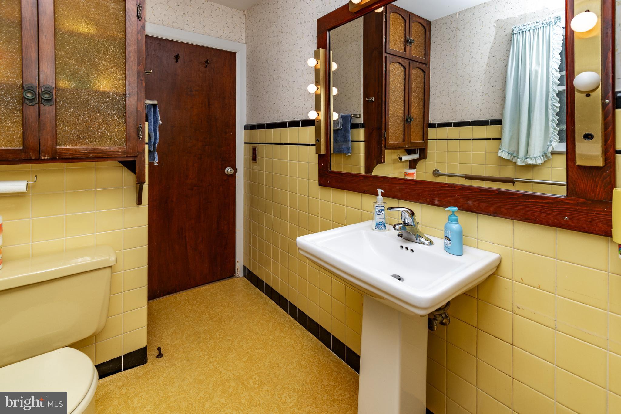 1 Rutledge Avenue Ewing, NJ 08618 - Photo 25 of 33 Hall Bathroom