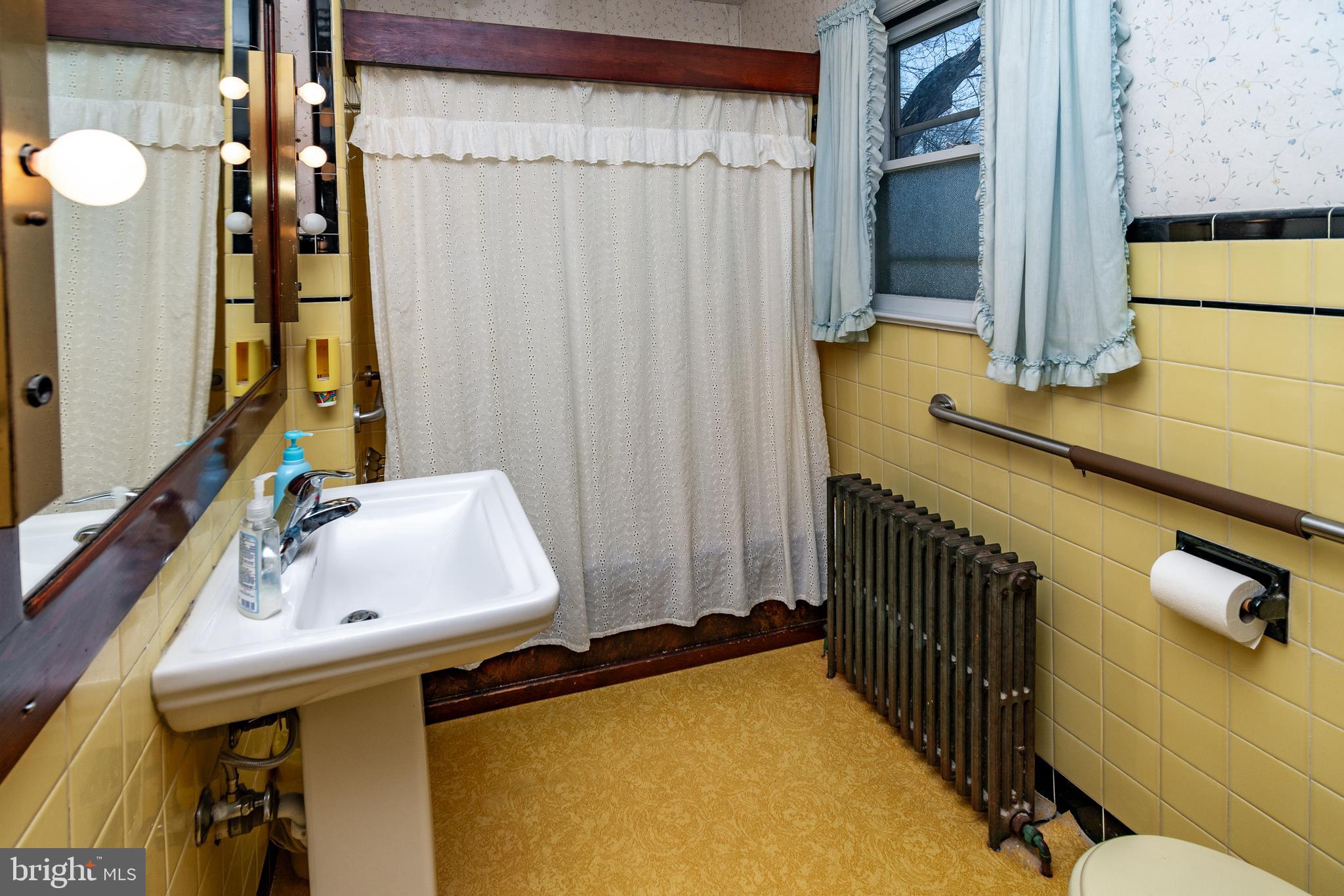 1 Rutledge Avenue Ewing, NJ 08618 - Photo 26 of 33 Hall Bathroom