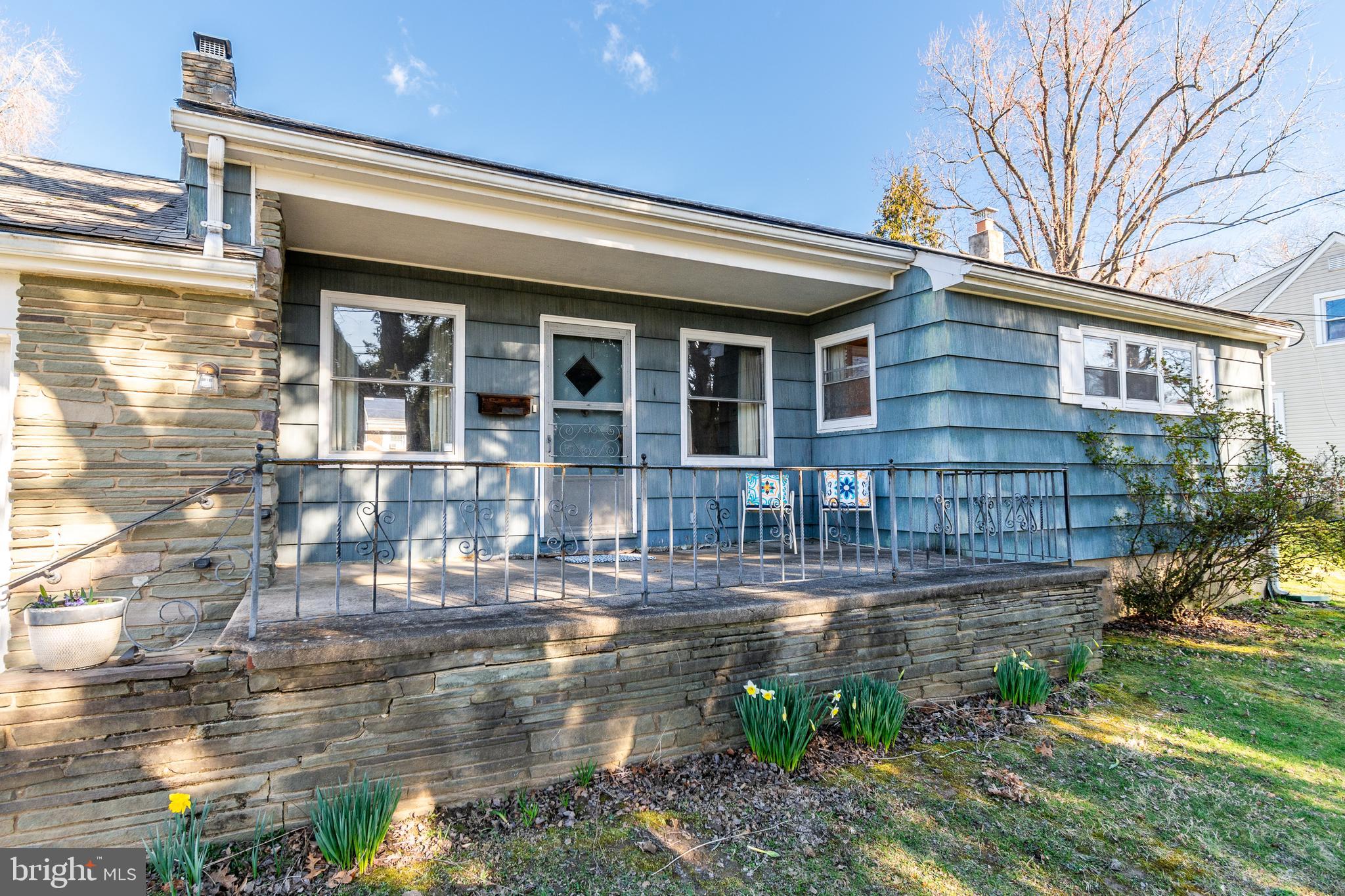 1 Rutledge Avenue Ewing, NJ 08618 - Photo 5 of 33 Front porch