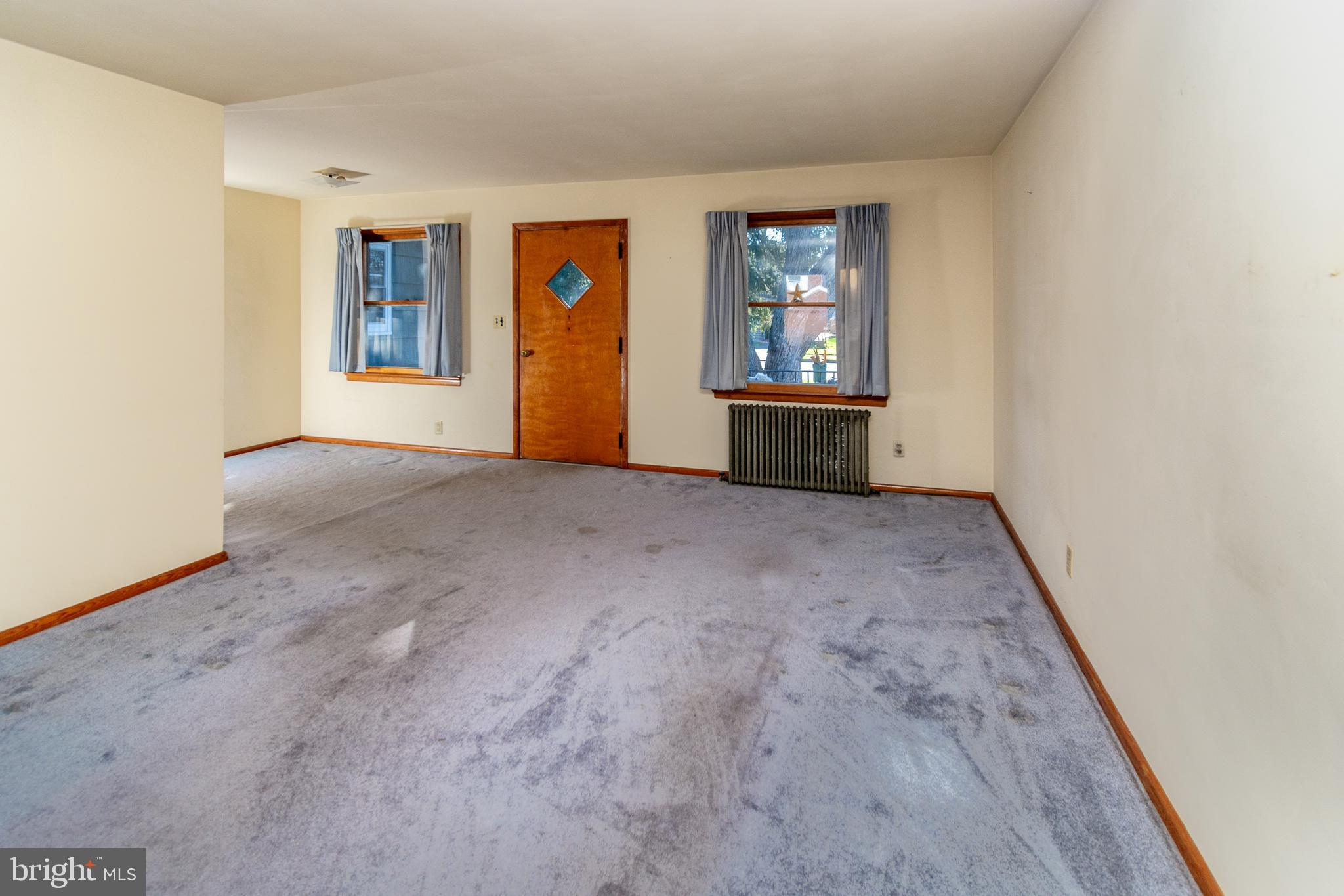 1 Rutledge Avenue Ewing, NJ 08618 - Photo 8 of 33 Living room