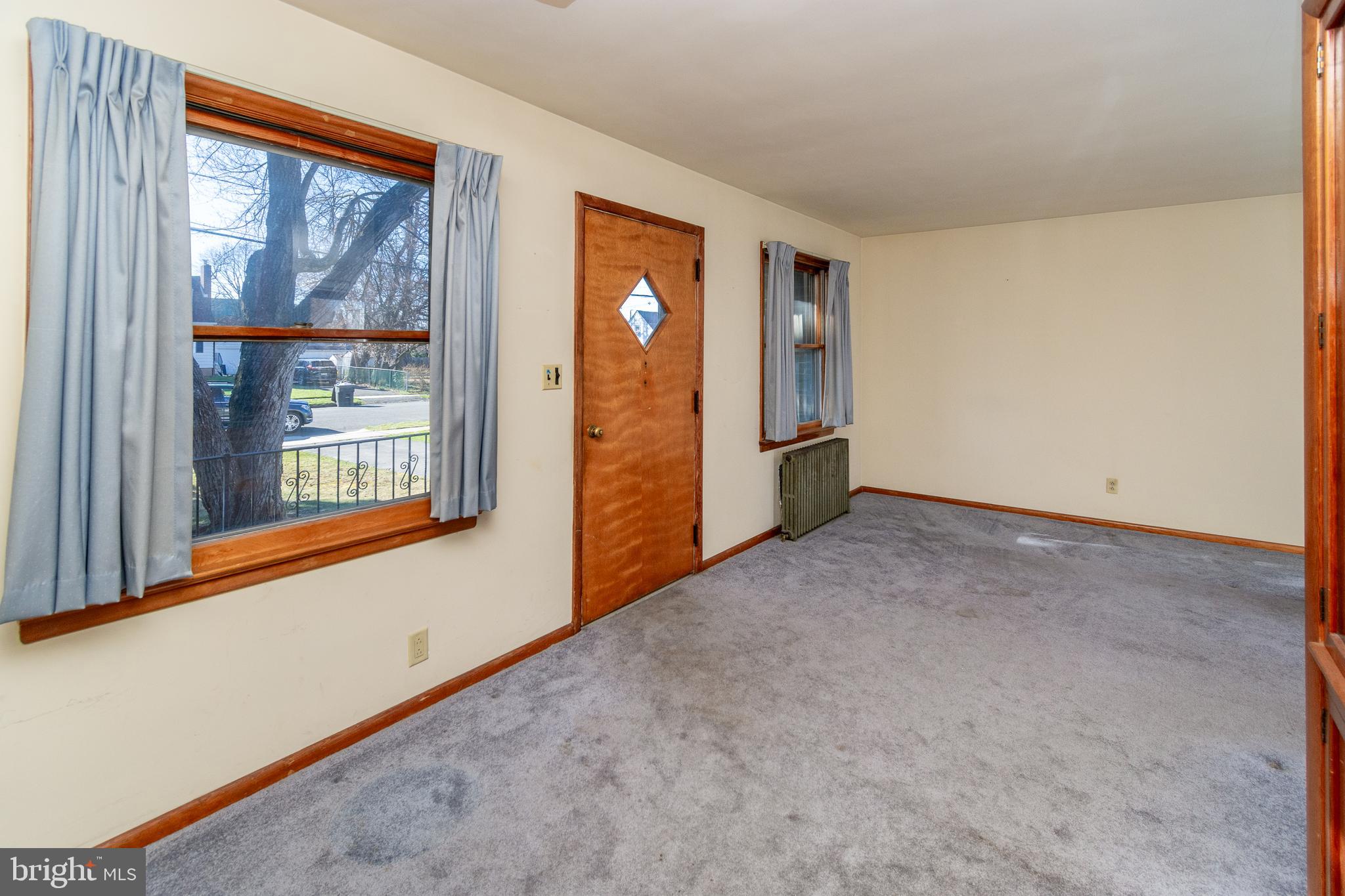 1 Rutledge Avenue Ewing, NJ 08618 - Photo 9 of 33 Living room
