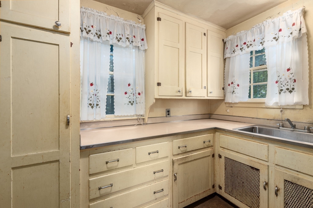 10 Wilde Road Wellesley, MA 02481 - Photo 14 of 30