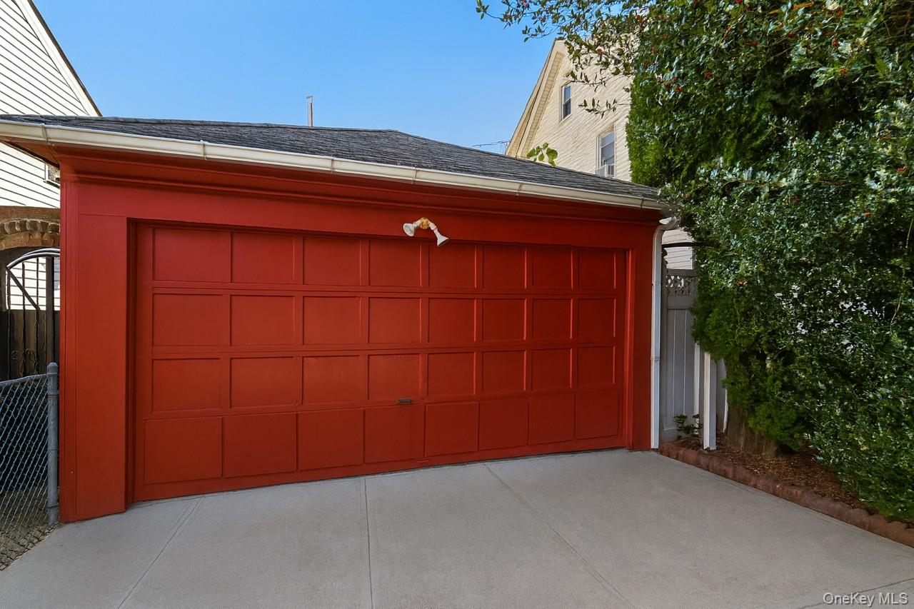 85-52 79th Street Queens, NY 11421 - Photo 4 of 11 a view of an empty room