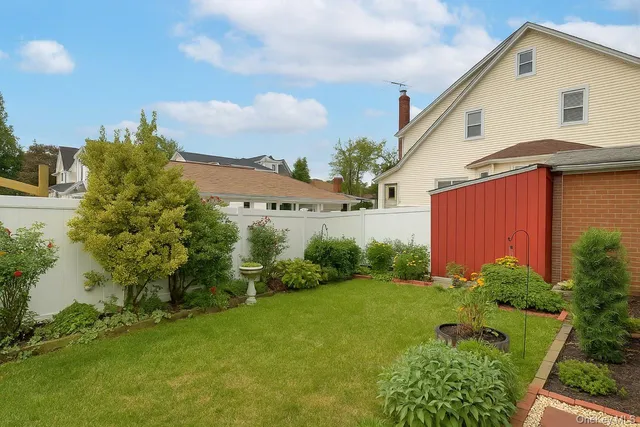 a view of a back yard of the house
