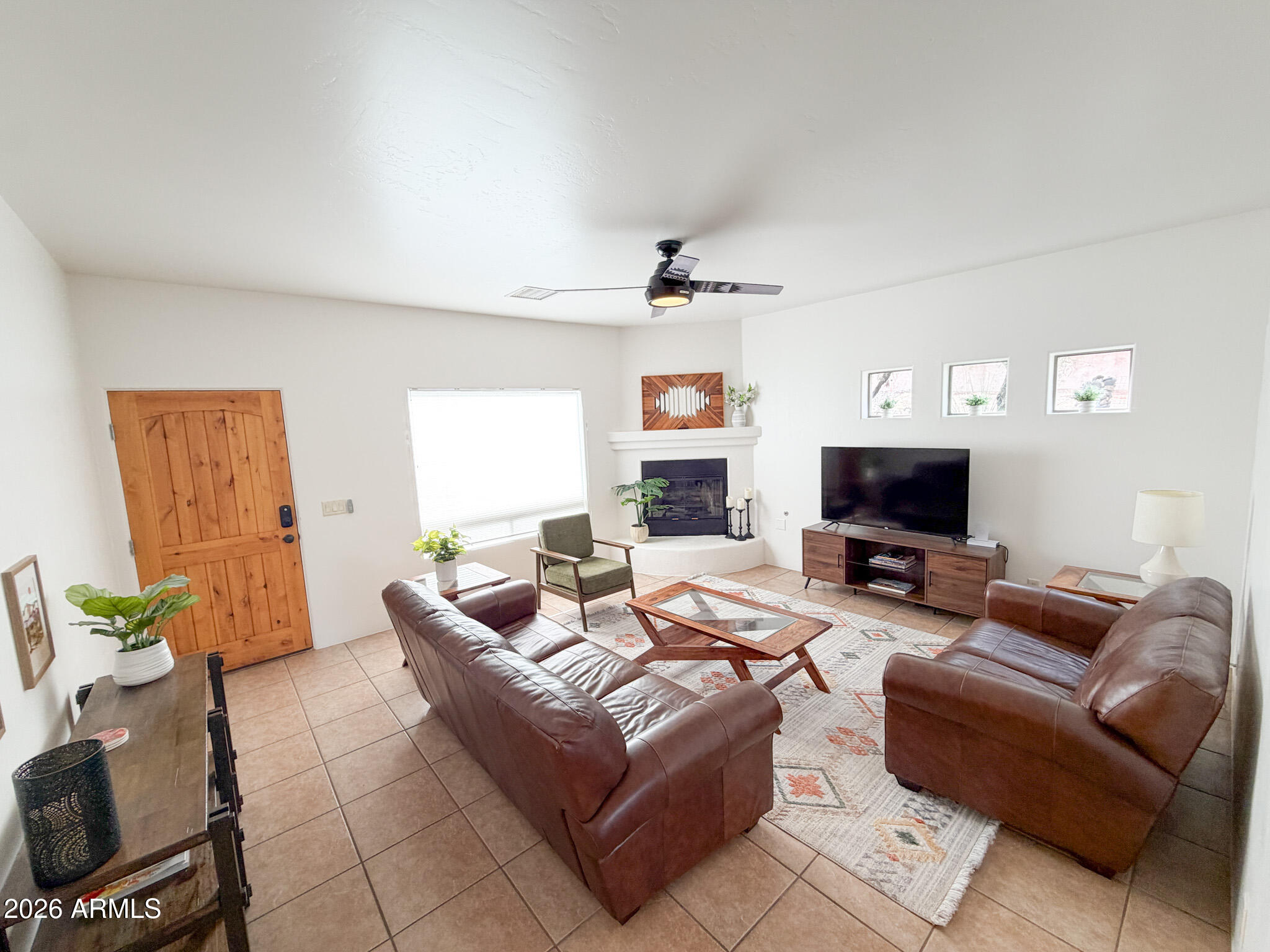 5600 North Laura Lane Rimrock, AZ 86335 - Photo 29 of 33 Living Room