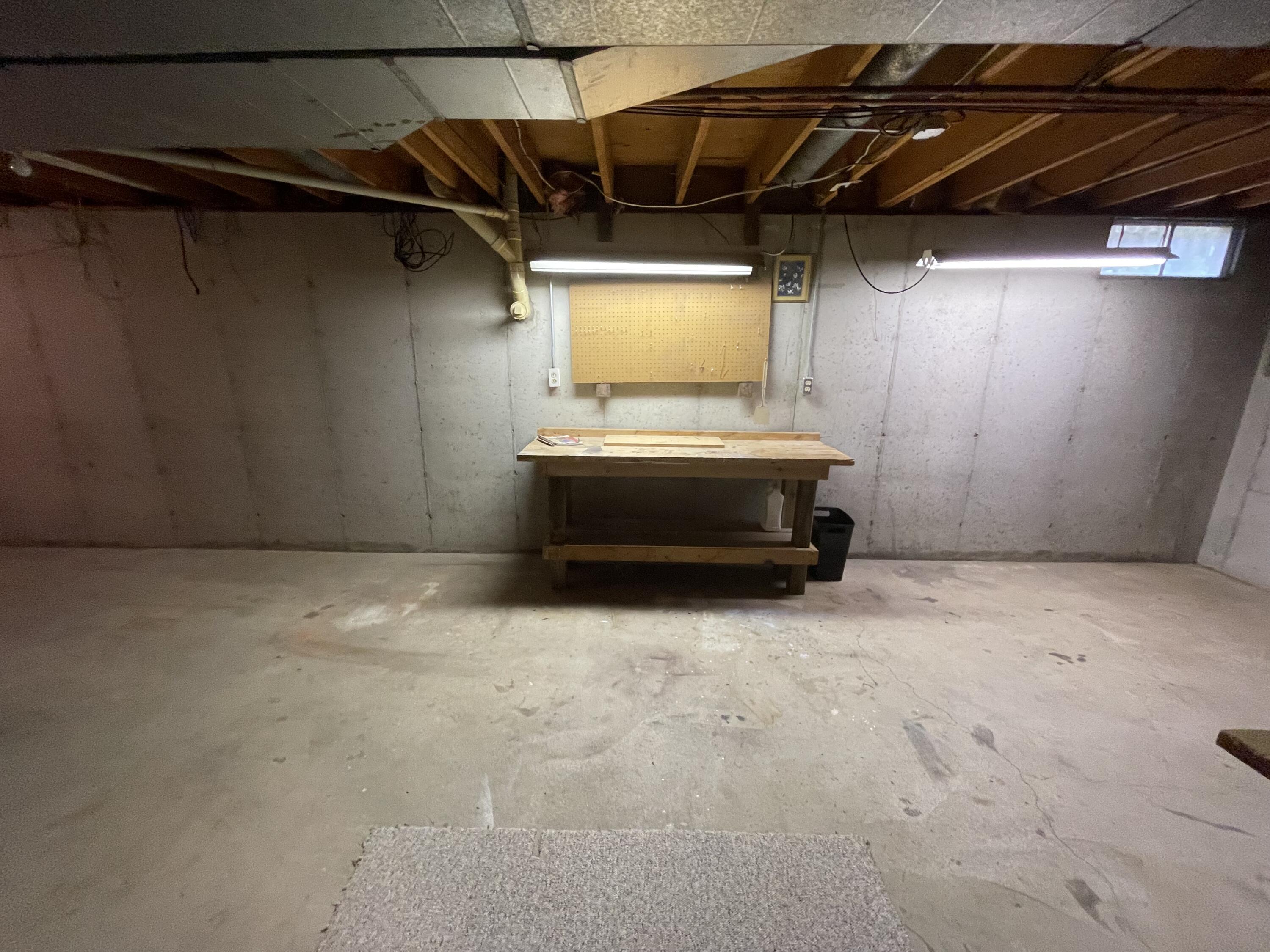 1414 Bauer Road Jenison, MI 49428 - Photo 29 of 39 Work bench w/room for entire shop!