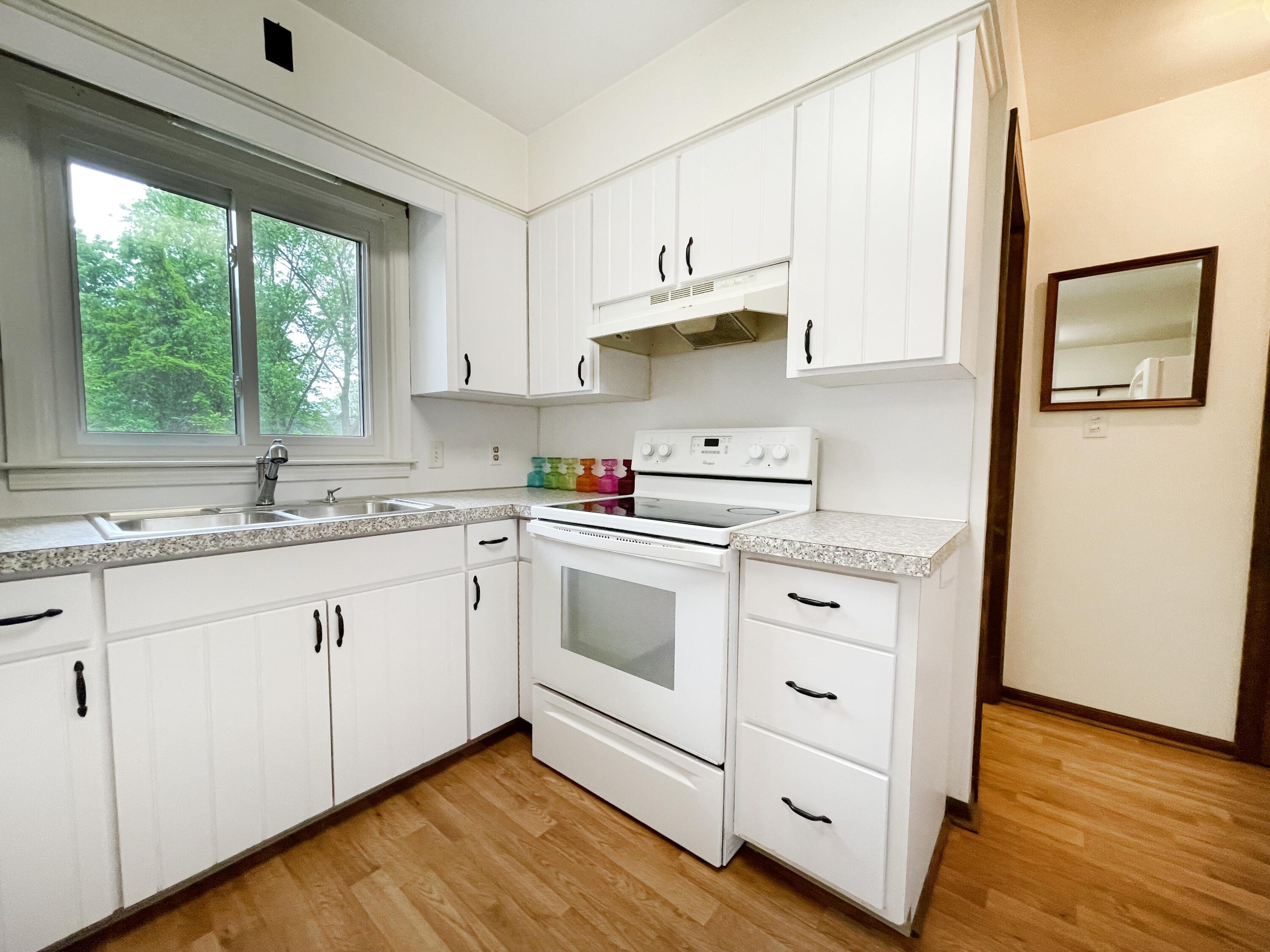 1414 Bauer Road Jenison, MI 49428 - Photo 9 of 39 Bright & Cheerful Kitchen