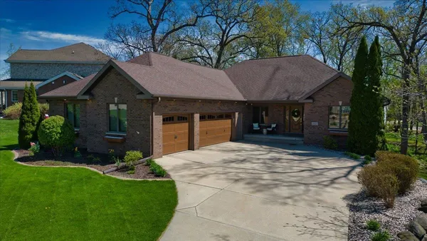 $847,500 | 1801 Maplecrest Drive, Verona, WI 53593