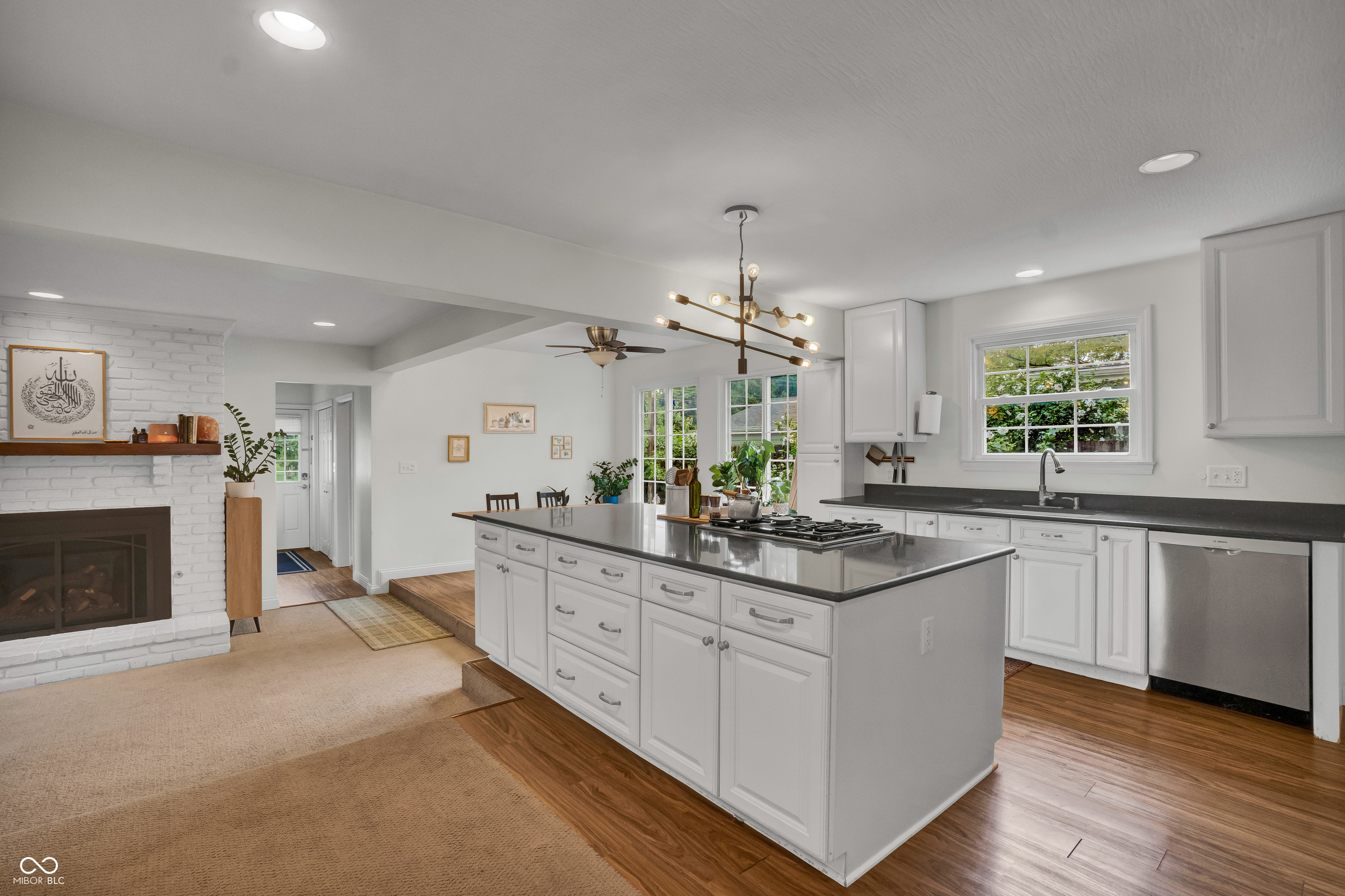 2222 Chestnut Street Columbus, IN 47201 - Photo 5 of 37