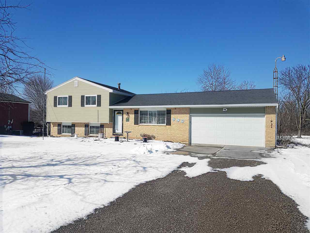13319 Tuscola Road Clio, MI 48420 - Photo 2 of 34 31371885-1.JPG