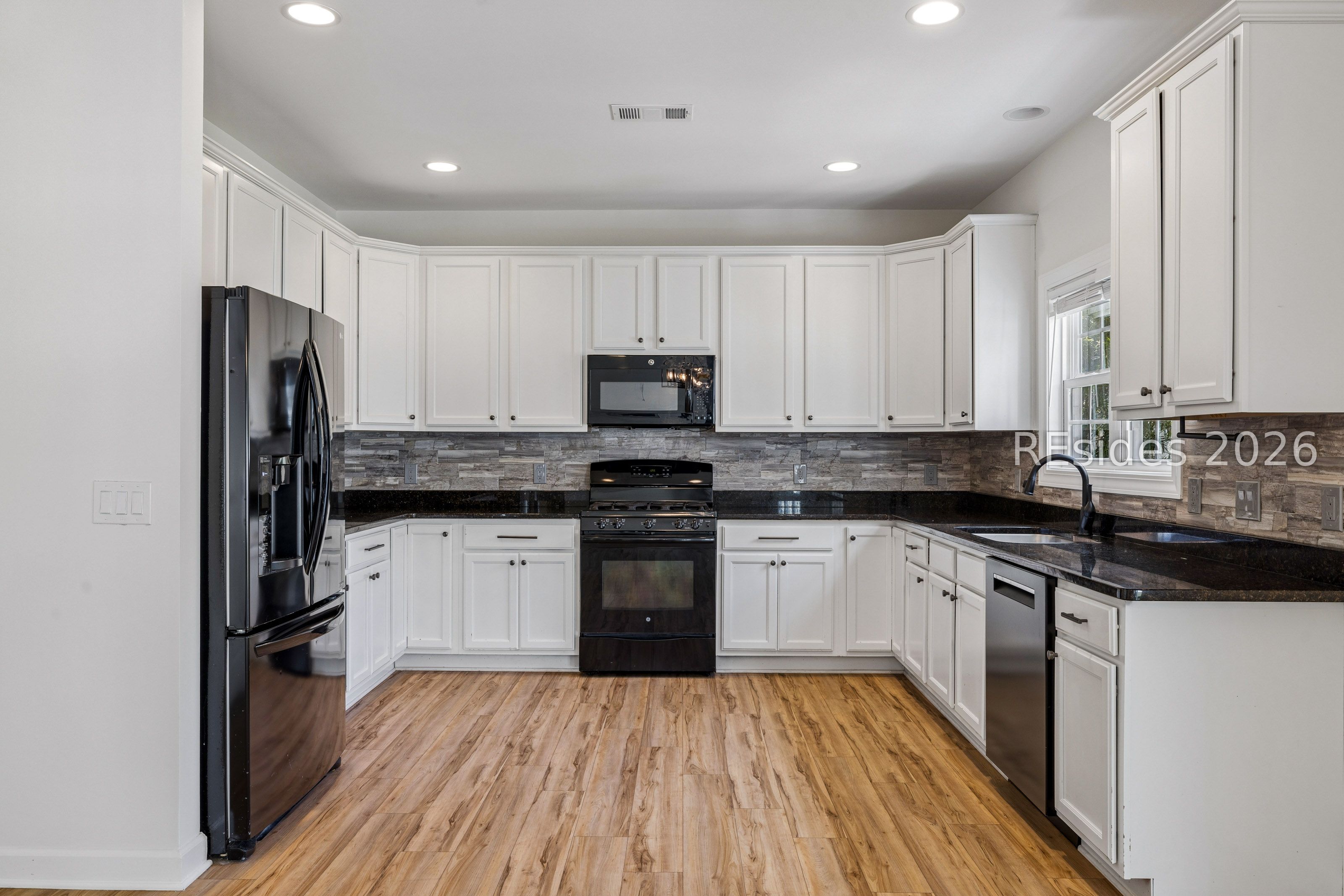 202 Grand Court South Bluffton, SC 29910 - Photo 9 of 40