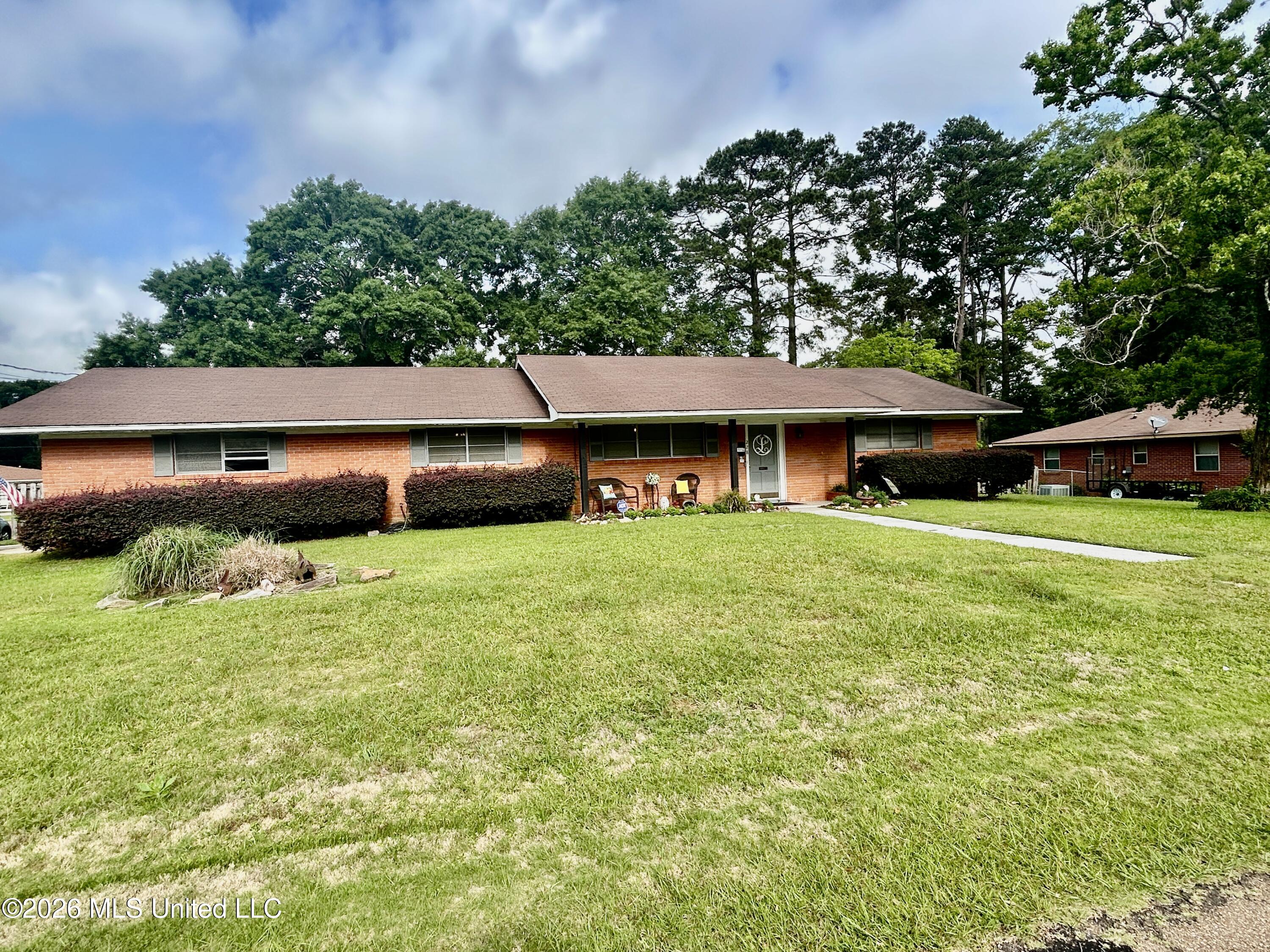 228 Sinclair Street McComb, MS 39648 - Photo 1 of 42 IMG_7198