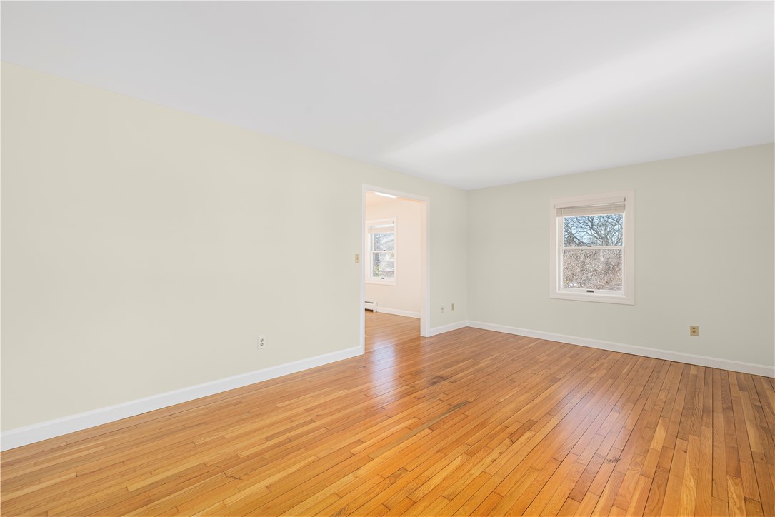 18 Coggeshall Way Middletown, RI 02842 - Photo 34 of 46 Living Room