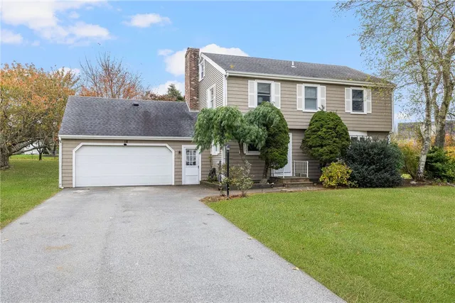 $3,800 | 18 Coggeshall Way, Middletown, RI 02842