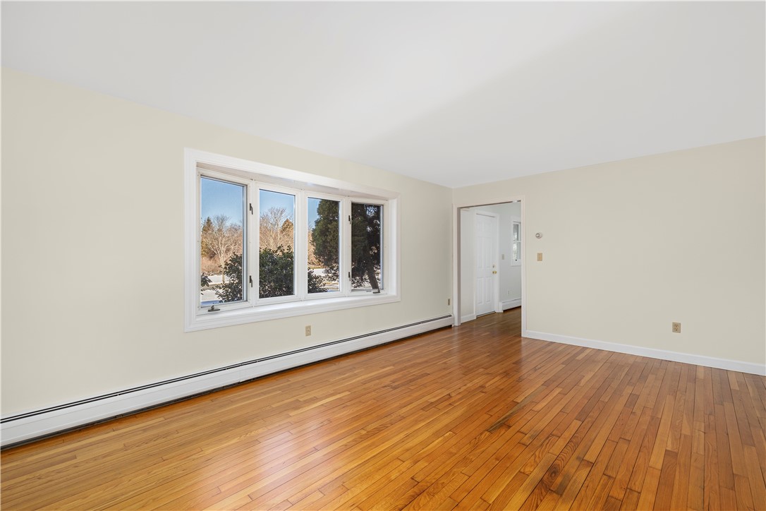 18 Coggeshall Way Middletown, RI 02842 - Photo 6 of 46 Living Room