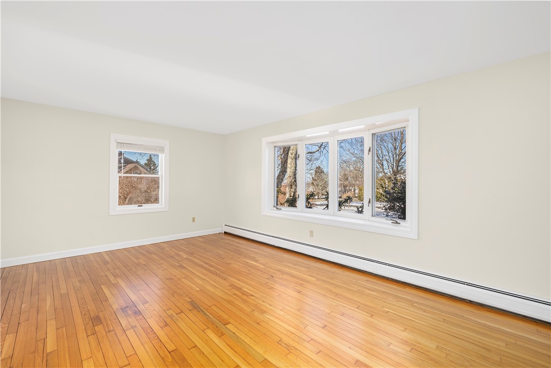 18 Coggeshall Way Middletown, RI 02842 - Photo 7 of 46 Living Room