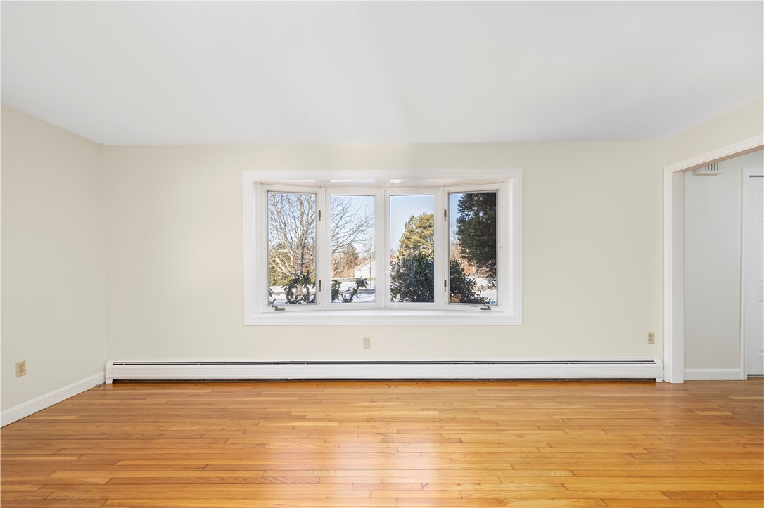 18 Coggeshall Way Middletown, RI 02842 - Photo 8 of 46 Living Room