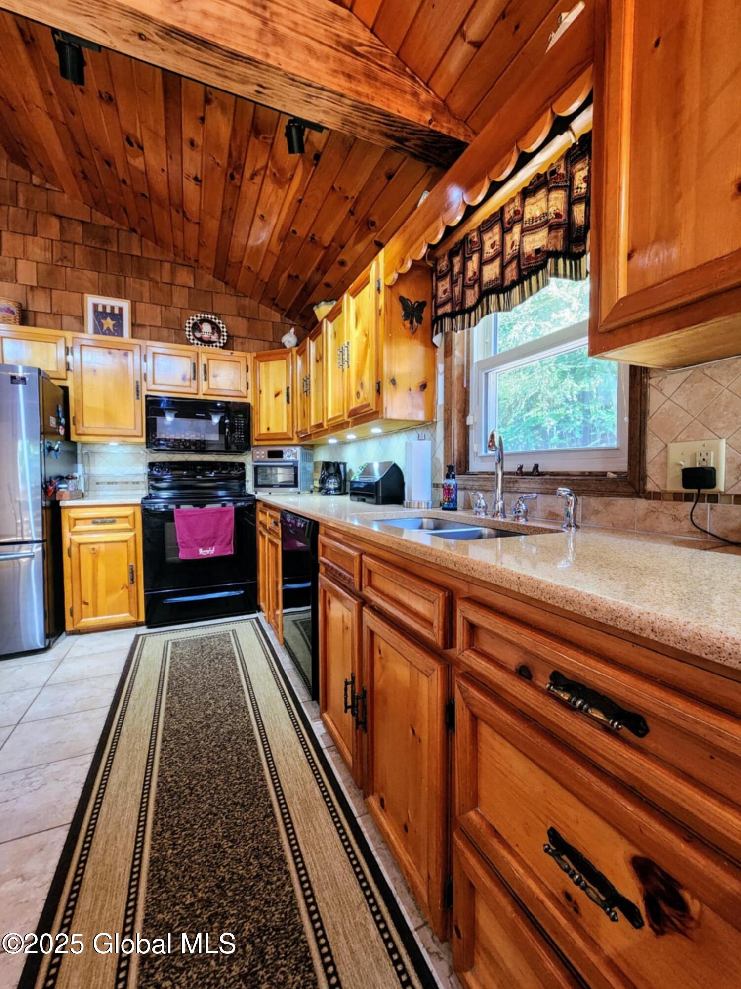 499 Tamarack Road Pittsfield, MA 01201 - Photo 10 of 33 10