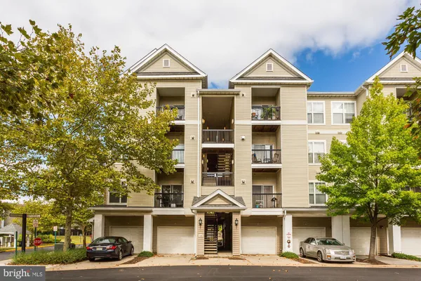 $2,100 | 5105 E Travis Edward Way, Unit E, Centreville, VA 20120