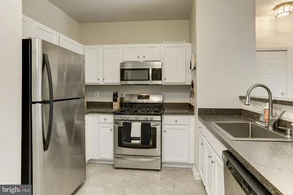 $2,100 | 5105 E Travis Edward Way, Unit E, Centreville, VA 20120