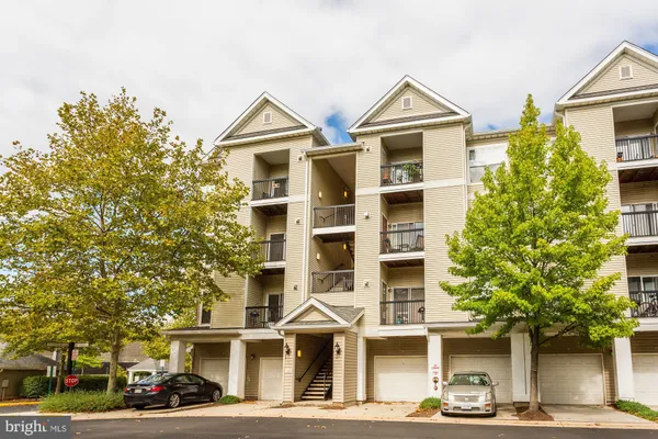 $2,100 | 5105 E Travis Edward Way, Unit E, Centreville, VA 20120