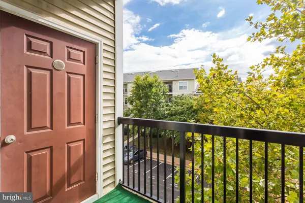 $2,100 | 5105 E Travis Edward Way, Unit E, Centreville, VA 20120