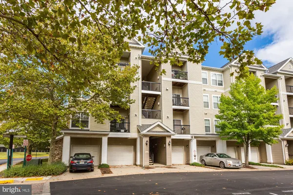 $2,100 | 5105 E Travis Edward Way, Unit E, Centreville, VA 20120