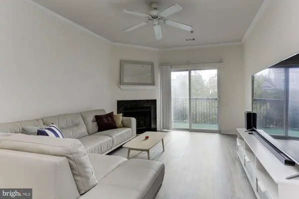 $2,100 | 5105 E Travis Edward Way, Unit E, Centreville, VA 20120