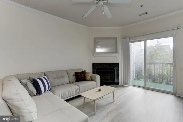 $2,100 | 5105 E Travis Edward Way, Unit E, Centreville, VA 20120