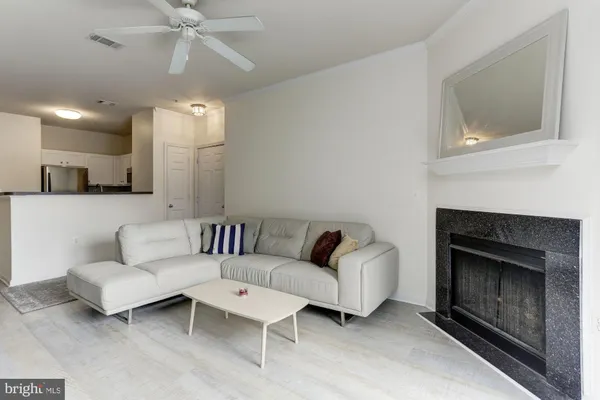$2,100 | 5105 E Travis Edward Way, Unit E, Centreville, VA 20120