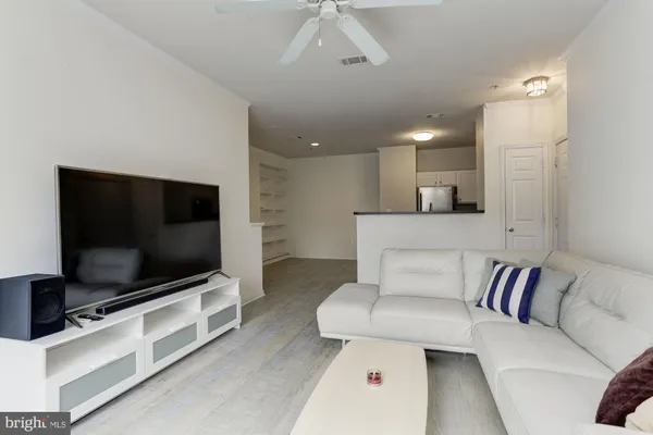 $2,100 | 5105 E Travis Edward Way, Unit E, Centreville, VA 20120