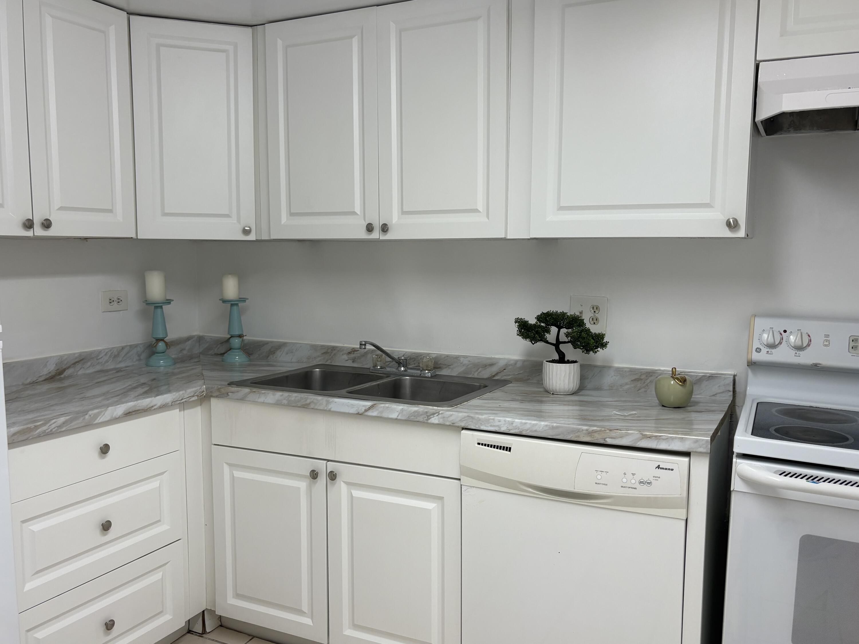 3720 Inverrary Drive, Unit 1H Lauderhill, FL 33319 - Photo 6 of 24 IMG_2008