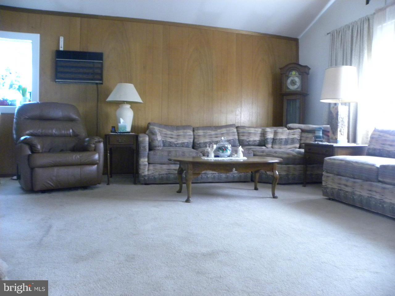 1118 Greentree Road Newark, DE 19713 - Photo 3 of 28 Living Room