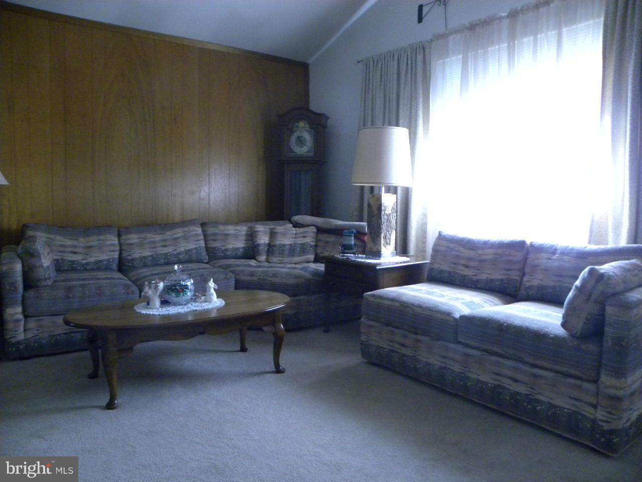 1118 Greentree Road Newark, DE 19713 - Photo 4 of 28 Living Room
