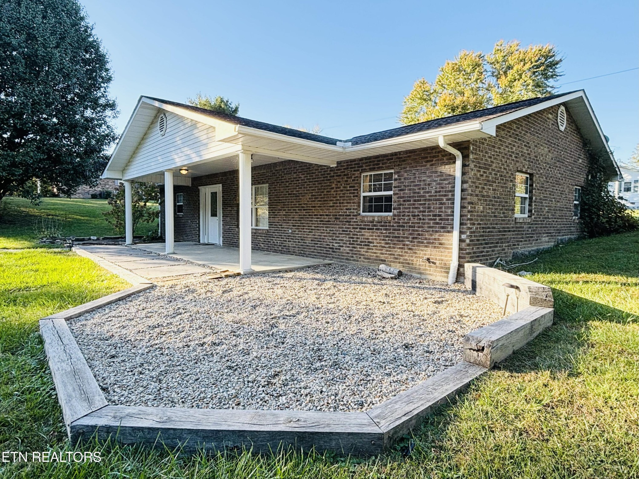 702 Iris Avenue Jamestown, TN 38556 - Photo 2 of 30