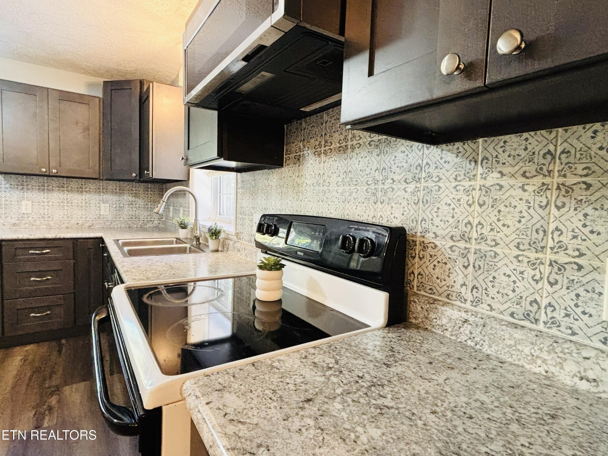 702 Iris Avenue Jamestown, TN 38556 - Photo 5 of 30