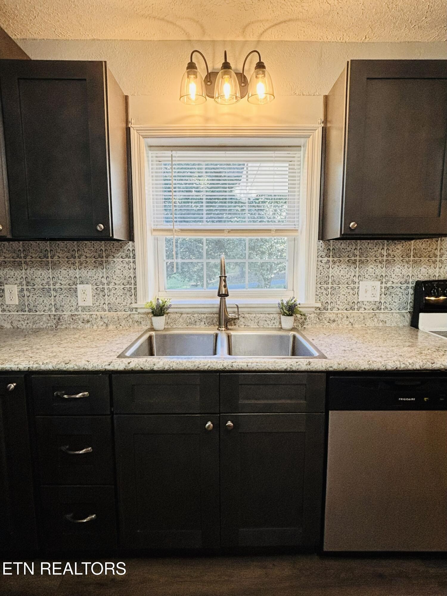 702 Iris Avenue Jamestown, TN 38556 - Photo 6 of 30