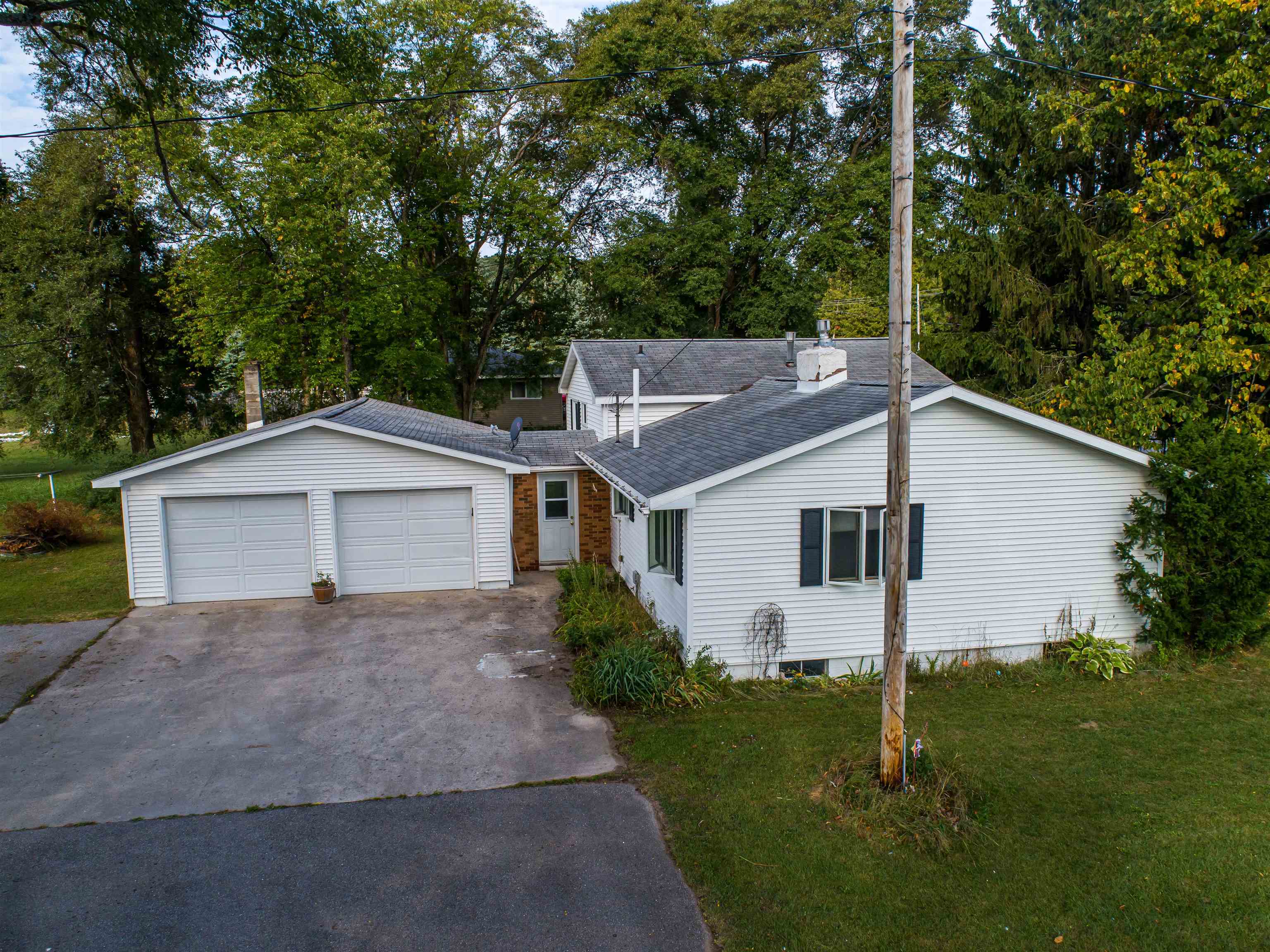 1002 South Herman Road Suttons Bay, MI 49682 - Photo 5 of 28 1905124-4.JPG