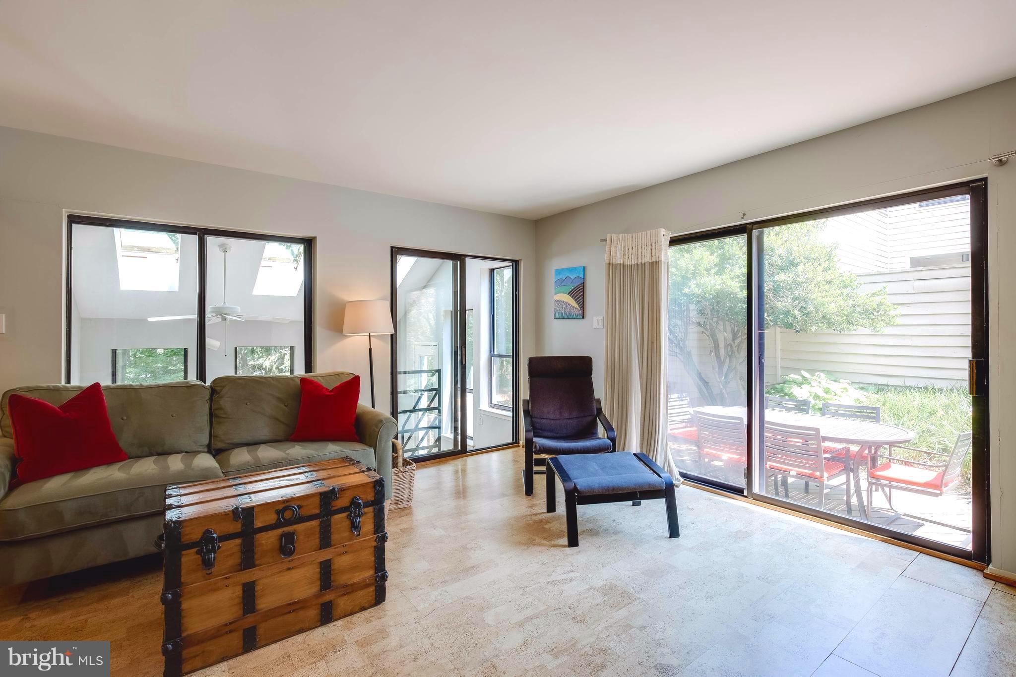 11029 Solaridge Drive Reston, VA 20191 - Photo 13 of 30 Family Room