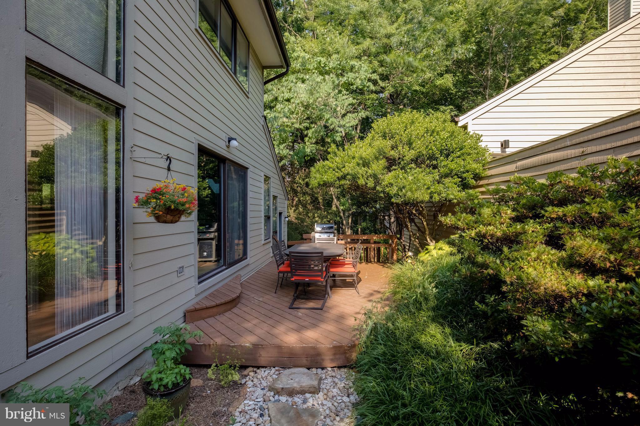 11029 Solaridge Drive Reston, VA 20191 - Photo 22 of 30 Exterior (Rear)