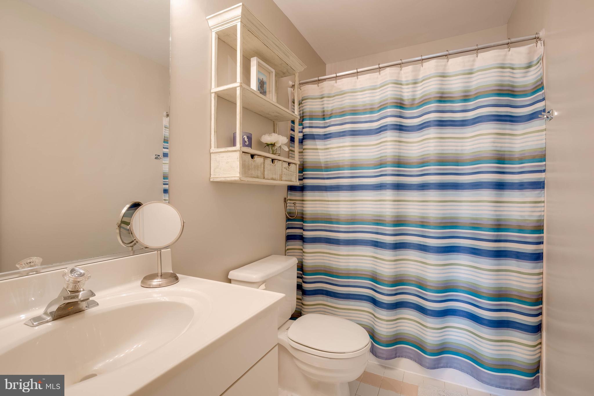 11029 Solaridge Drive Reston, VA 20191 - Photo 26 of 30 Hall Bath