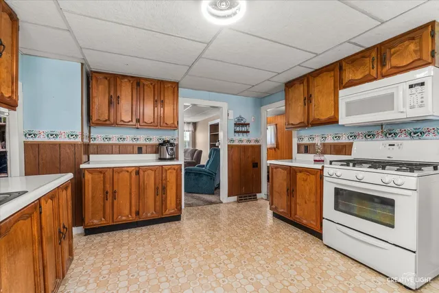 $235,000 | 2 North Van Buren Street, Newark, IL 60541