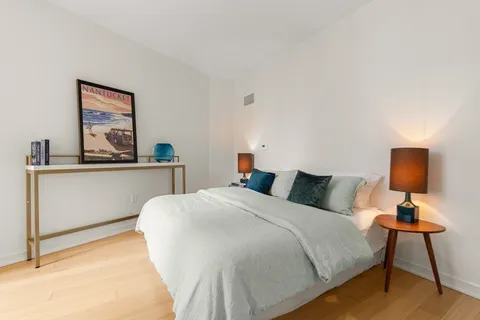 $1,325,000 | 580 Washington Street, Unit 700, Boston, MA 02111