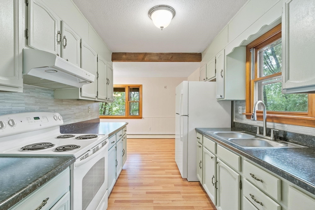 69 Lancaster Road Bolton, MA 01740 - Photo 3 of 31