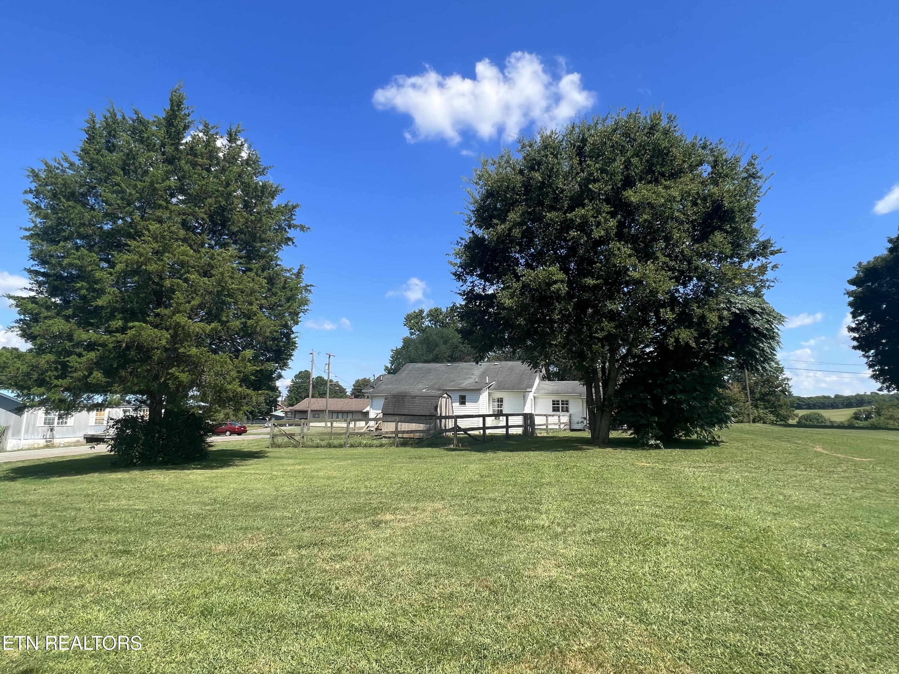 1224 Spring Street Philadelphia, TN 37846 - Photo 17 of 21 Yard
