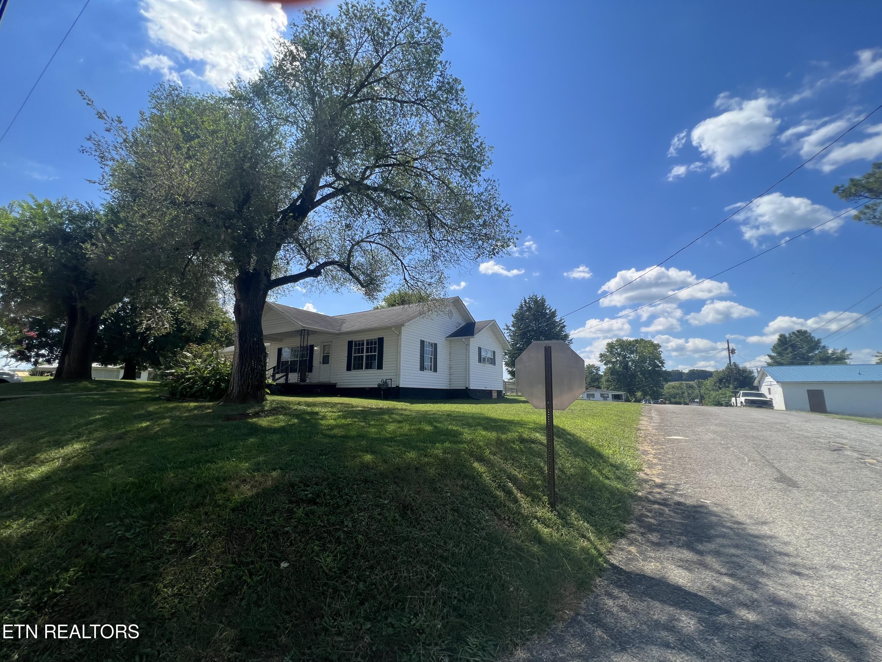 1224 Spring Street Philadelphia, TN 37846 - Photo 20 of 21 Side View