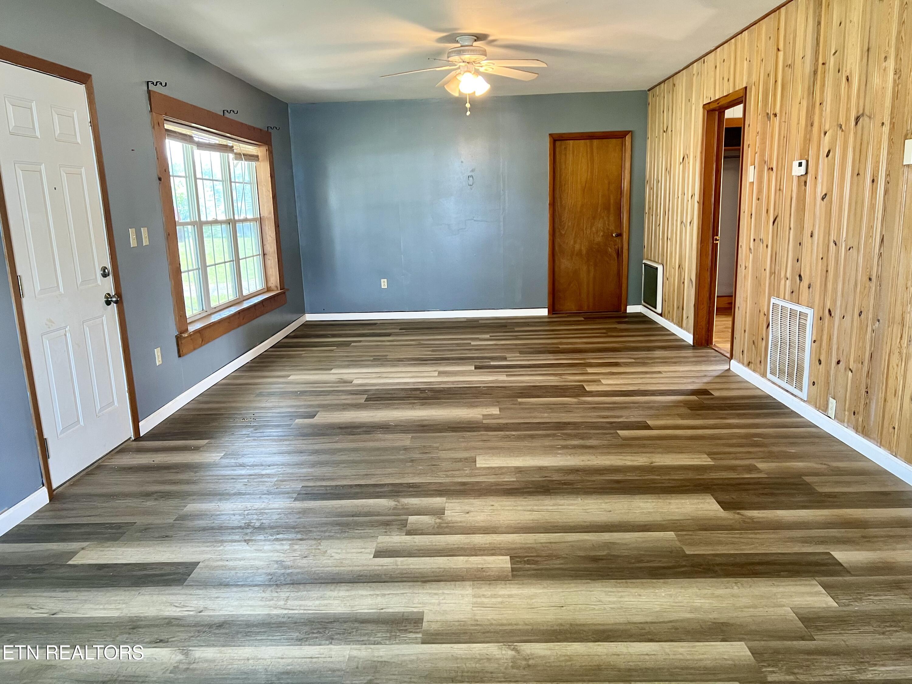 1224 Spring Street Philadelphia, TN 37846 - Photo 2 of 21 Family Room