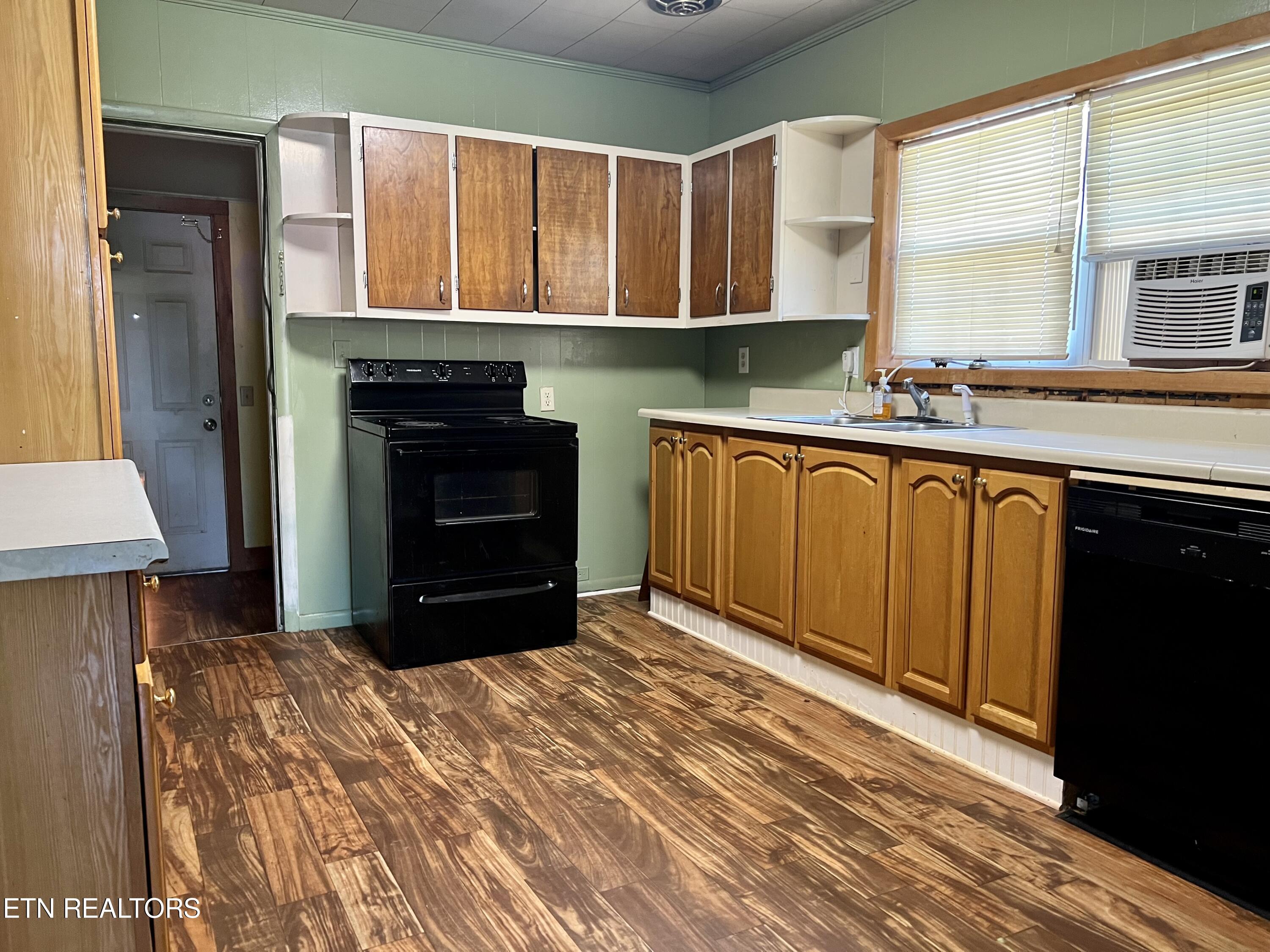 1224 Spring Street Philadelphia, TN 37846 - Photo 4 of 21 Kitchen