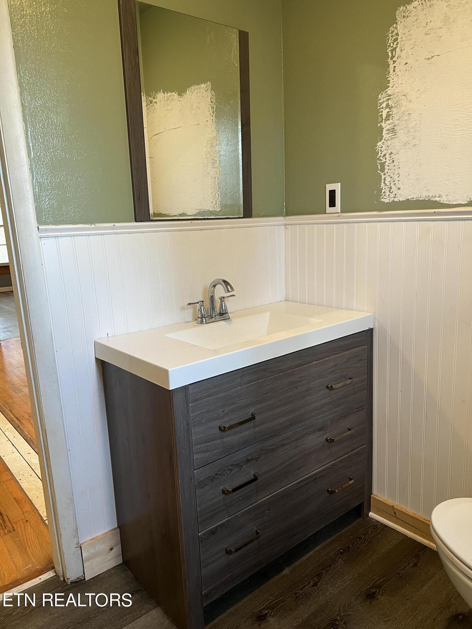 1224 Spring Street Philadelphia, TN 37846 - Photo 10 of 21 Bathroom