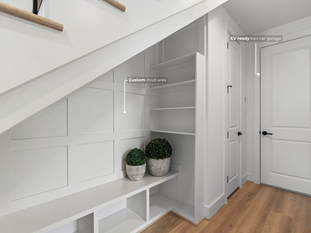 4436 Oats Street Houston, TX 77020 - Photo 3 of 37 a bathroom with a shower and a window